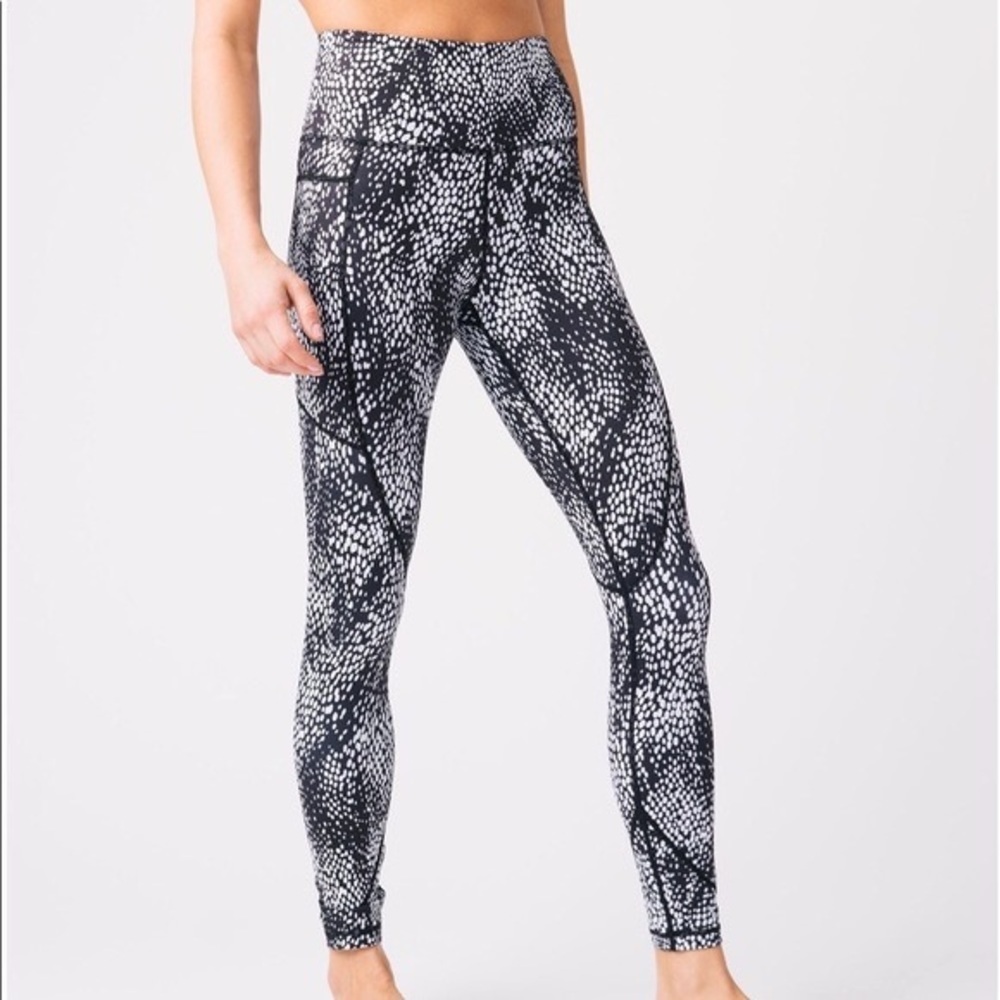 Zyia Black Viper Pocket Light N Tight